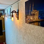 Hotell The Square 30 *