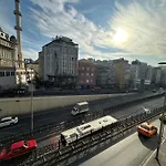 The Square 30 Hotell