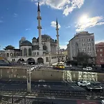 The Square 30 * Istanbul