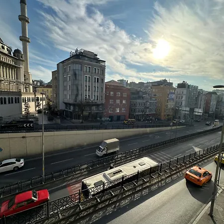 The Square 30 酒店