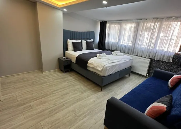 The Square 30 Hotel *