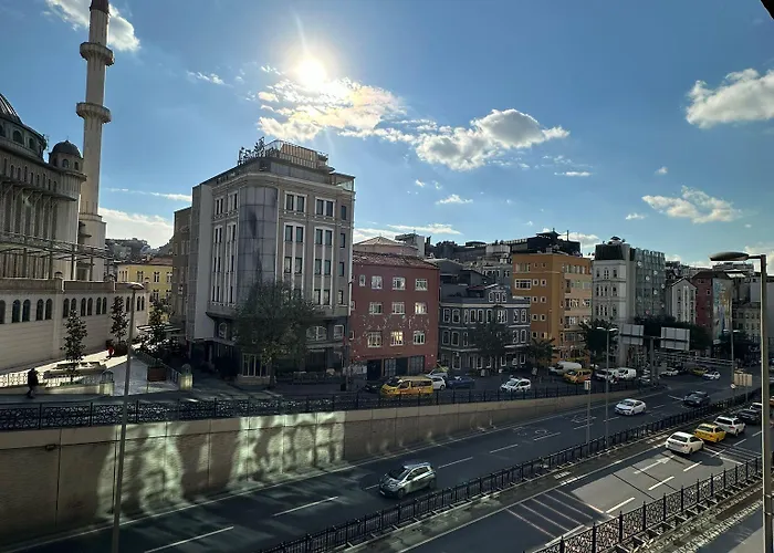 Hotel The Square 30 *