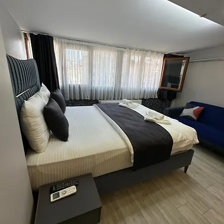 The Square 30 מלון